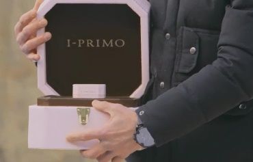 盒子打開後,裡面還有一個小盒子。 上面有著「I-PRIMO」的字樣。 盒子打開後,裡面還有一個小盒子。 上面有著「I-PRIMO」的字樣。